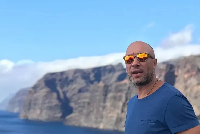 Захари Бахаров пръска хонорари на Канарите