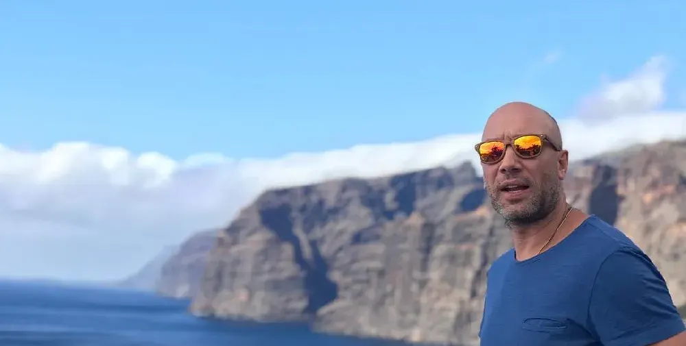 Захари Бахаров пръска хонорари на Канарите