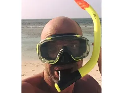 Захари Бахаров с възмутителни жестове (Виж цялото фото)