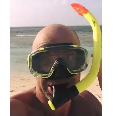 Захари Бахаров с възмутителни жестове (Виж цялото фото)