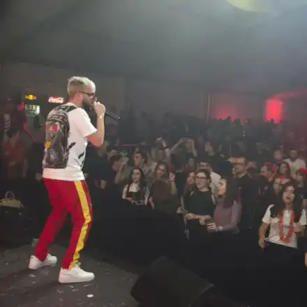 3000 студенти пяха „Едно Ферари“  заедно с Криско в Пампорово