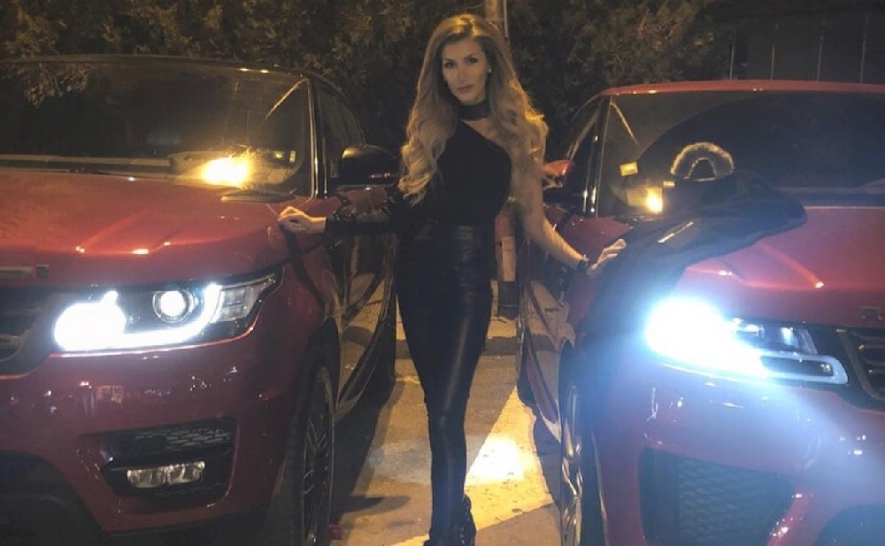 Тамара с коледен подарък джип! Вижте колко се изръси гаджето й