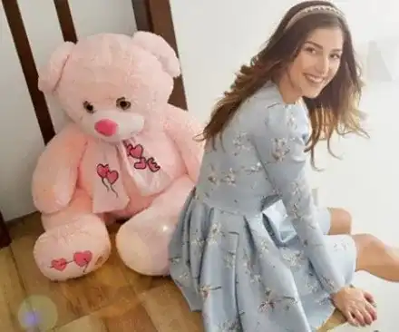 Алекс Богданска гушва хилядарка от снимка