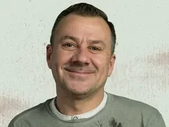 Алкохолът разби живота и кариерата на Гъмов, две жени напускат някога талантливия актьор