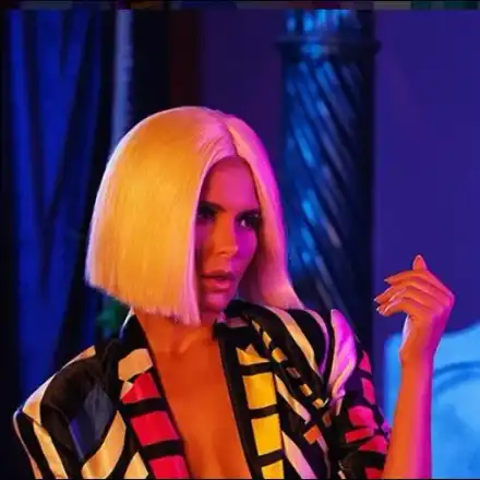 Анелия копие на Ума Търман