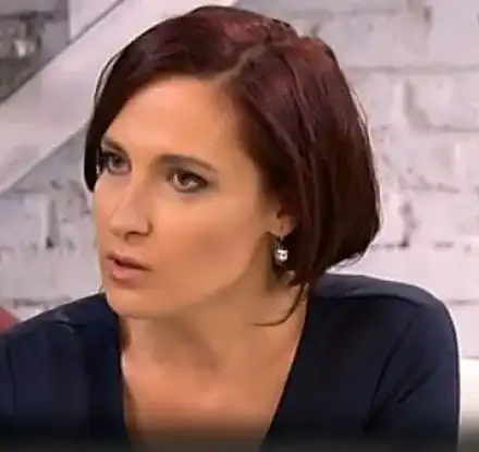 Ани Цолова се моли за работа на Деси Стоянова