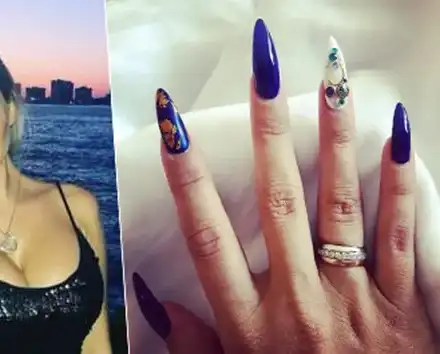 Антония брани ноктите си