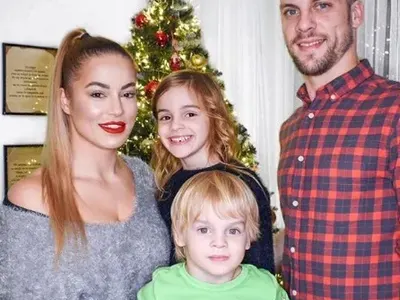 BG звезди в надпревара кой ще пусне най-хубавата КОЛЕДНА снимка! Как ВИП-овете посрещнаха светлите празници? (Много КАДРИ)