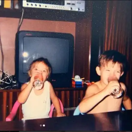 Дара от малка с голяма чаша