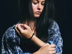 Деян Донков уреди  любовница в  „Откраднат живот”