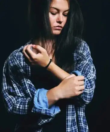 Деян Донков уреди  любовница в  „Откраднат живот”