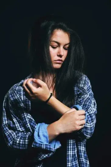 Деян Донков уреди  любовница в  „Откраднат живот”