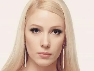 Деси Бакърджиева с черен колан по карате (Актрисата предава опита си на ченгета)