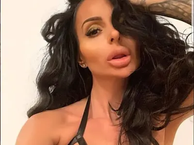 Деси Фотосесията с 18-та операция за Коледа