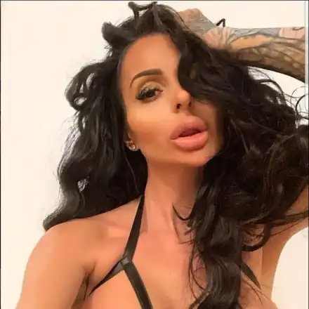 Деси Фотосесията с 18-та операция за Коледа