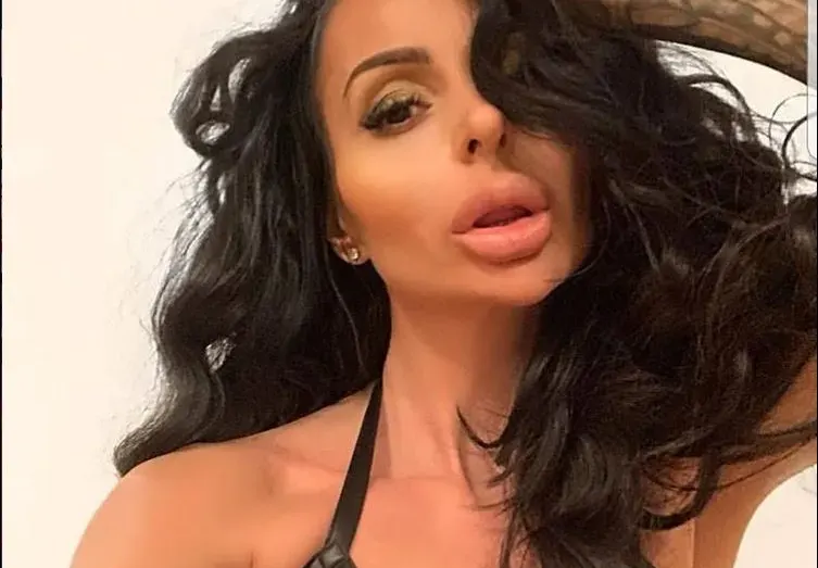Деси Фотосесията с 18-та операция за Коледа