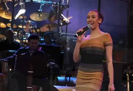 Едрогърдата Лили на Дългия не си знае песните