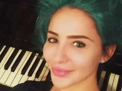 Елен Колева се боядиса в зелено