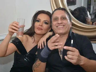 Галена скъса синджира: Обръща чаша след чаша, пляскат я по масите в Лондон за тлъсти бакшиши (Брутални снимки)