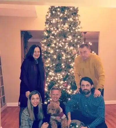 Гиби празнува Коледа с бившата