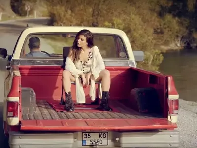 Грахич окраде турска певица! Новият й клип тотален копи-пейст! (ВИЖТЕ)