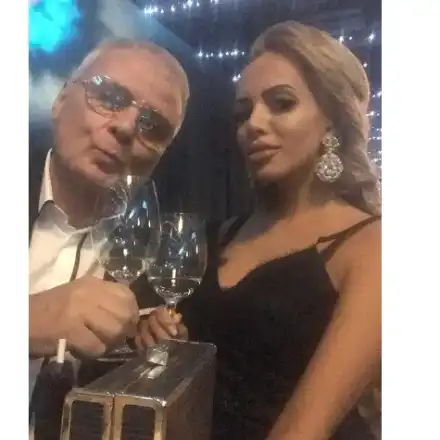 Христо Сираков вдига тайна сватба! Жанета Осипова се похвали с годежния пръстен