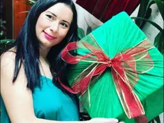 Кобилкина крие подарък под роклята