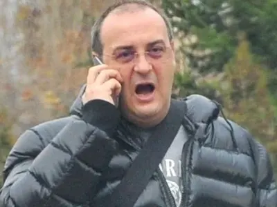 Краси Радков си присажда коса