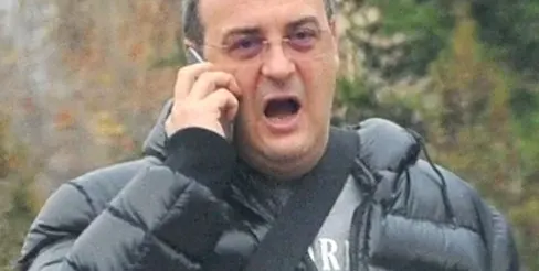 Краси Радков си присажда коса