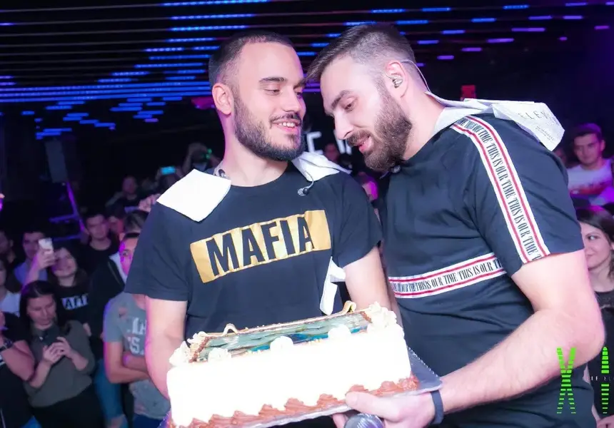 Лъчо от „СкандаУ“ отпразнува РД в Club Eleven