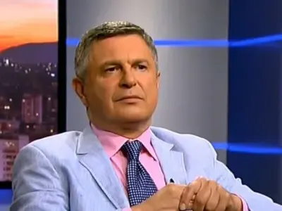 Милен Цветков умува дали да не смени професията! Продължава да е безработен