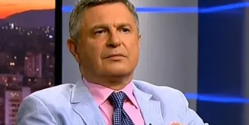 Милен Цветков умува дали да не смени професията! Продължава да е безработен