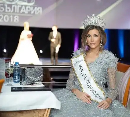 Мис Нос - зорко следена от свекървата