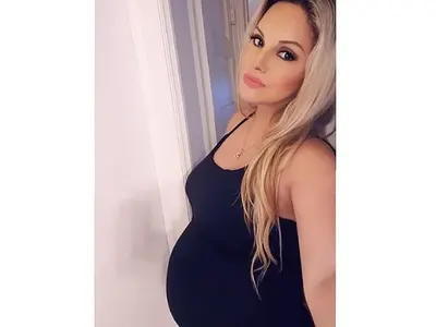 Най-популярният ни модел в САЩ Роси Иванова ражда бебе от чернокож