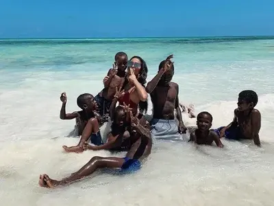 Николета захвърли дрехите и в Занзибар! (СНИМКИ)