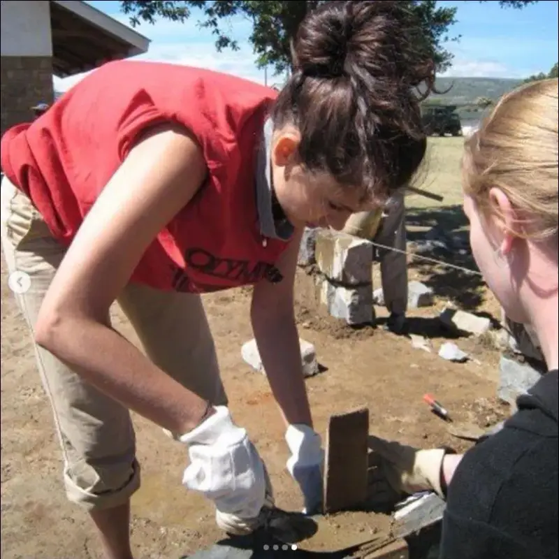 Нина Добрев строи училище в Кения
