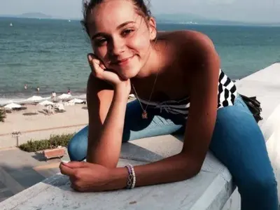 Новата Мис България имала криви зъби! Теодора била пухкаво хлапе с цайси