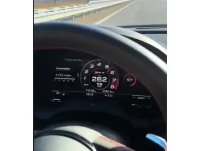 Пълна простотия! Снаха на Диневи и хип-хоп певица карат с 262 км. в час по магистрала Тракия