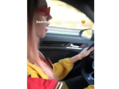 Пълна простотия! Снаха на Диневи и хип-хоп певица карат с 262 км. в час по магистрала Тракия