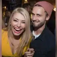 Папи Ханс флиртува с Ева Веселинова