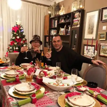 Ритон запалиха елхата на Драго Чая (Вдигат наздравици за нова песен)