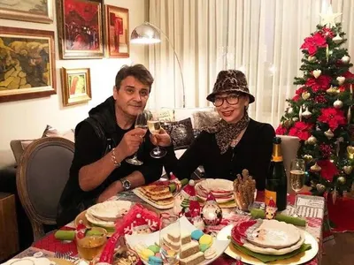 Ритон запалиха елхата на Драго Чая (Вдигат наздравици за нова песен)