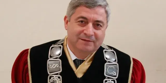 Скандали тресат университет в Русе! Баща и син дерибействат под крилото на партията-майка