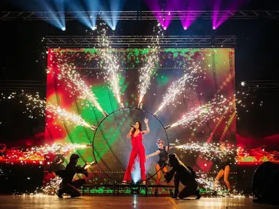 Татяна огря „Арена Армеец“ с уникално огнено шоу