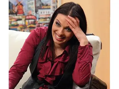 Виктория Петрова - супер стисната