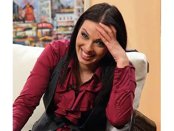 Виктория Петрова - супер стисната