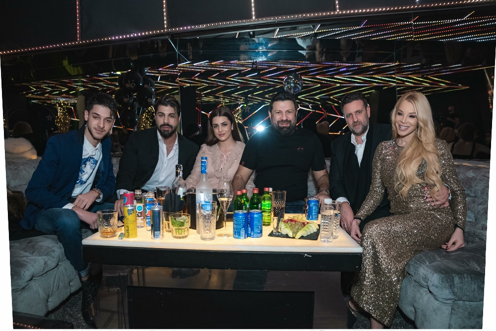 Куп влюбени двойки на церемонията The 1 Lifestyle Awards