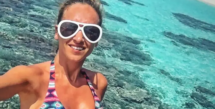 Алекс Раева готова прави бебе на Малдивите