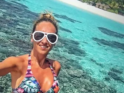 Алекс Раева крие гадже на Малдивите