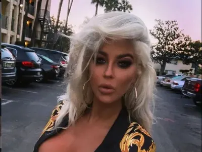 Андреа показа пищни форми в Холивуд